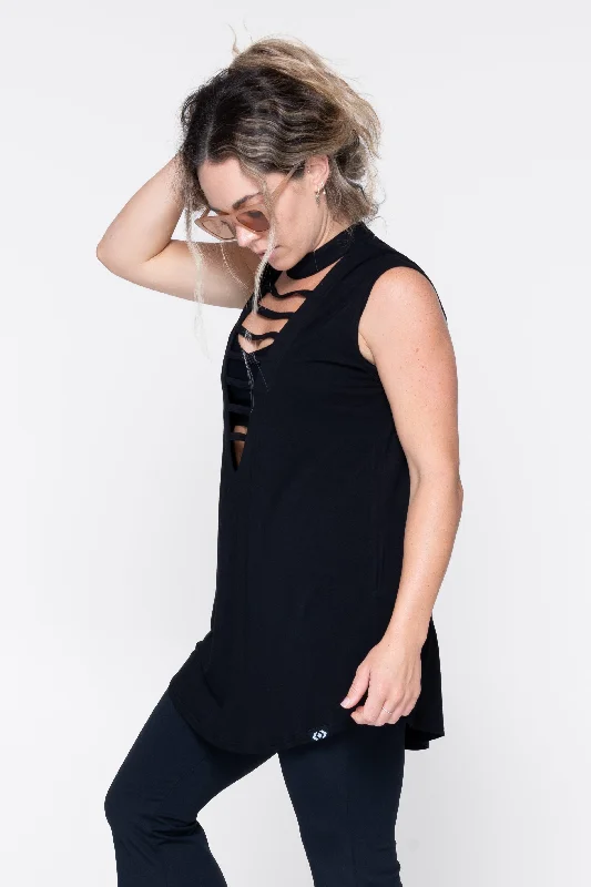 black-sleeveless-boyfriend-tee-oversized-ladder-front-r2w