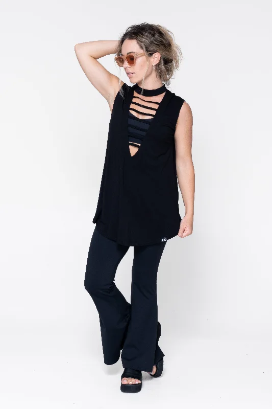 black-sleeveless-boyfriend-tee-oversized-ladder-front-r2w