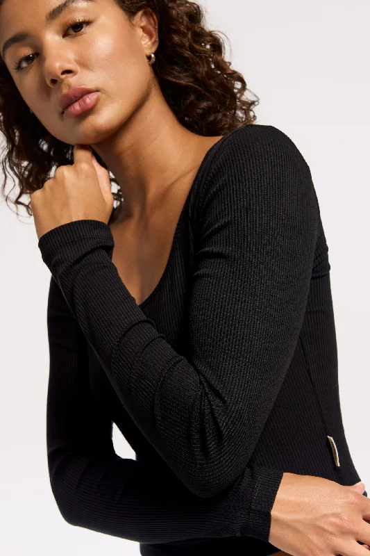 rivington-ribbed-ls-scoop-neck-crop-top-black