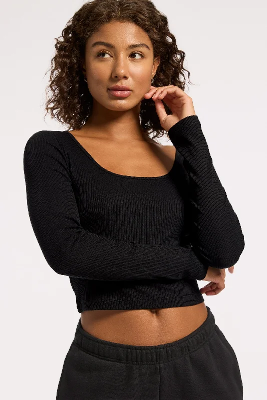 rivington-ribbed-ls-scoop-neck-crop-top-black