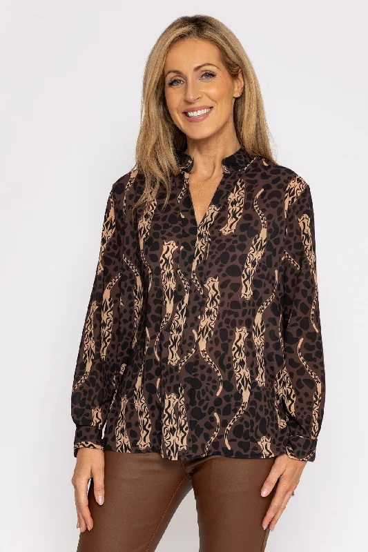 V-Neck Basic Top in Animal Print